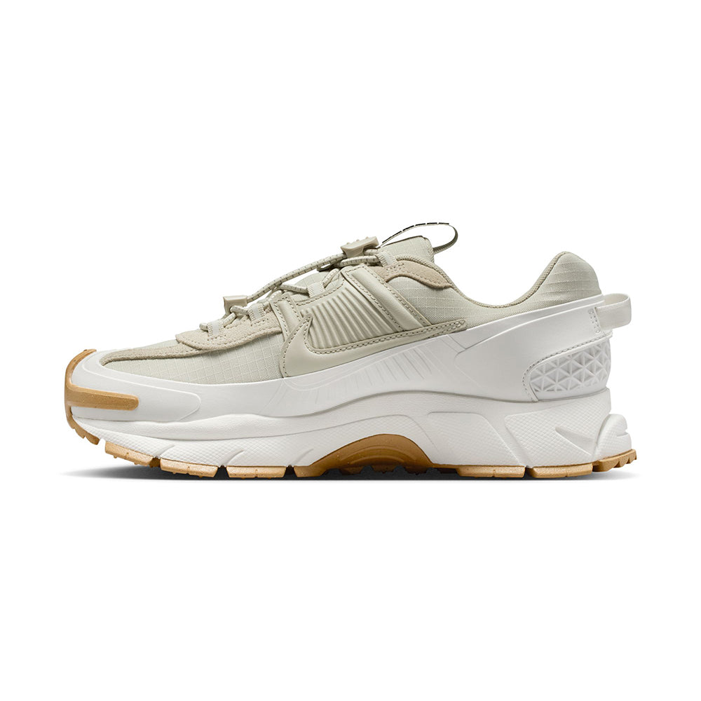 Nike Womens Nike Zoom Vomero Roam Sneakers in White Color
