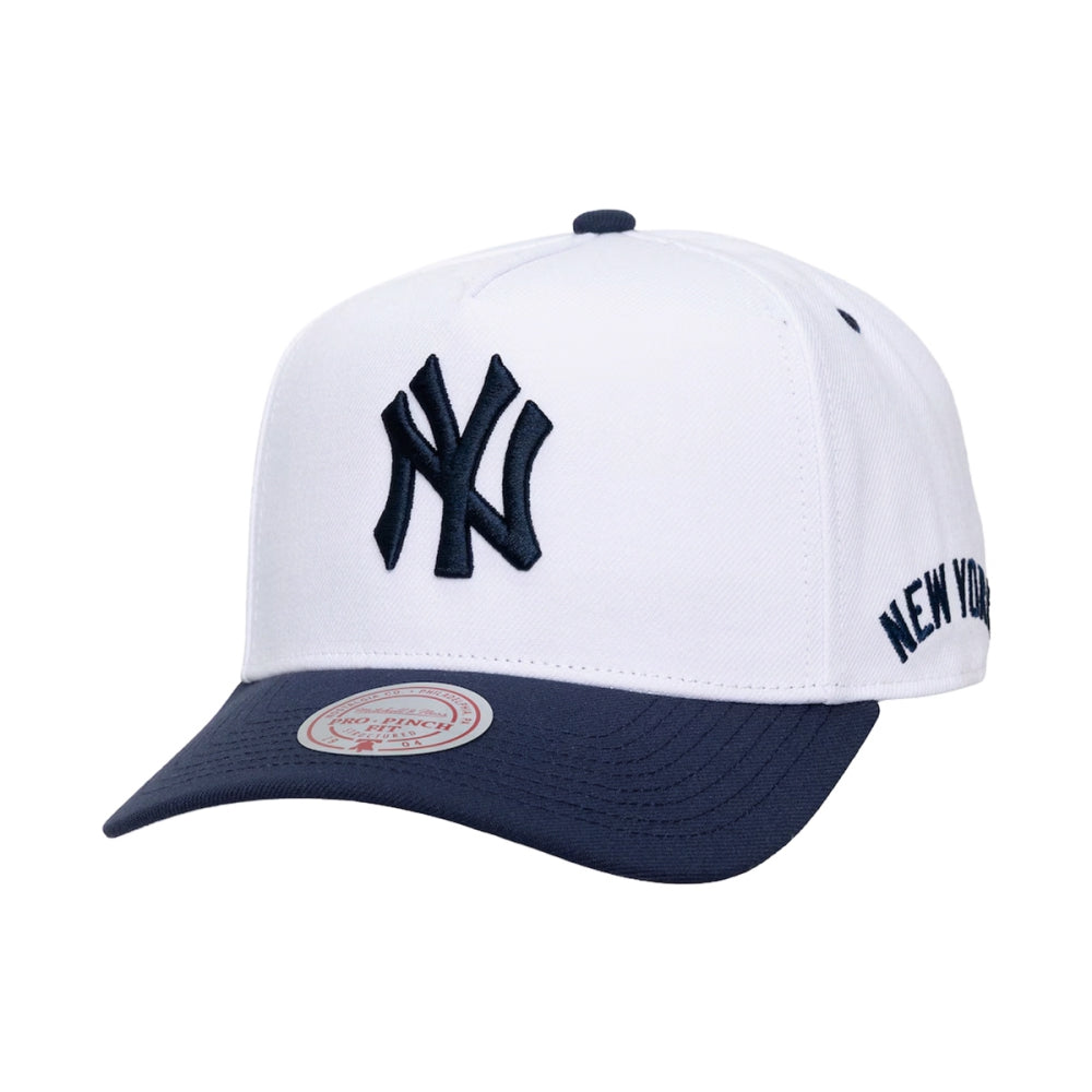 Mitchell And Ness new york yankees Lgndry home Pro Snpbck Fan Apparel in White Color