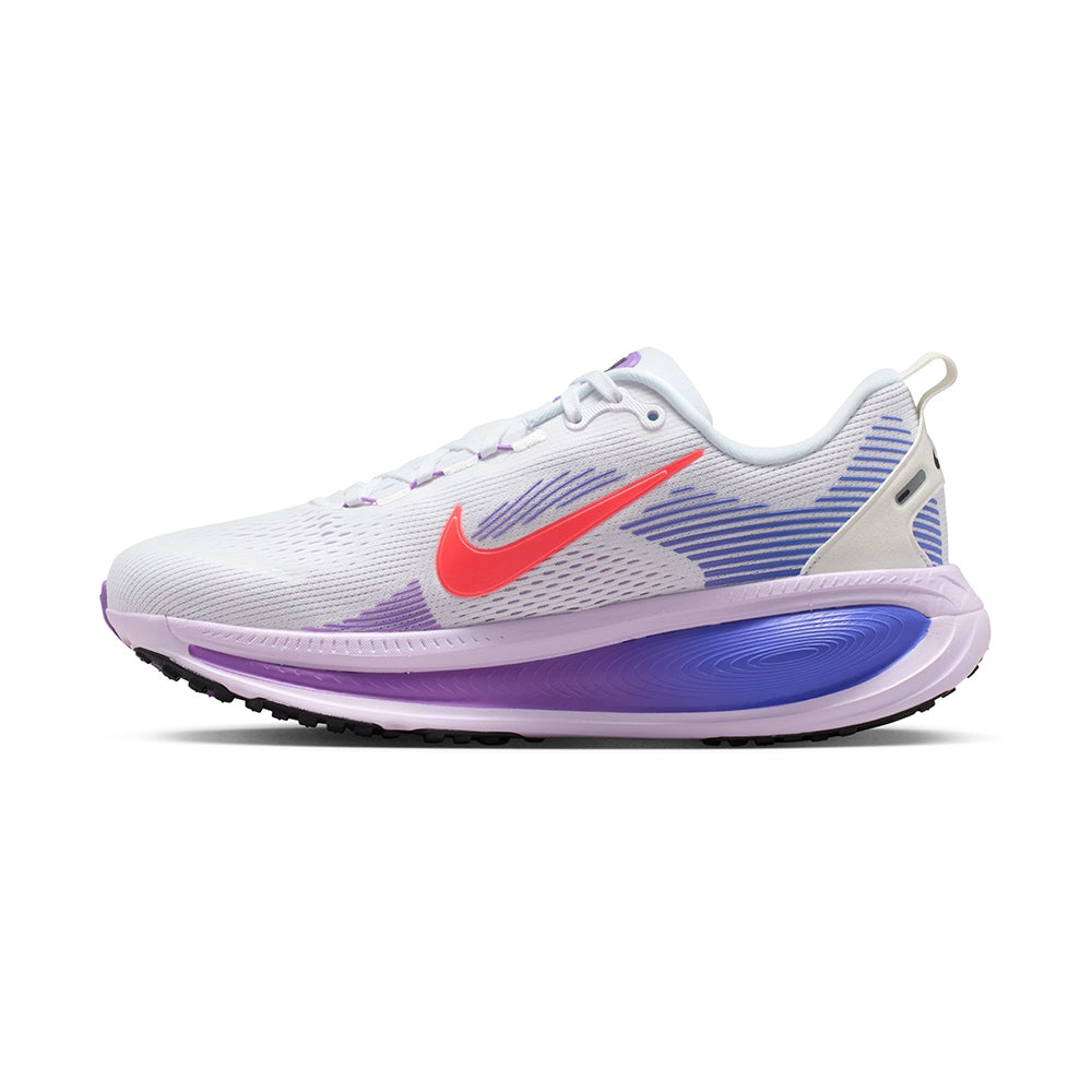 Nike W Vomero 18 Running Shoes in White Color