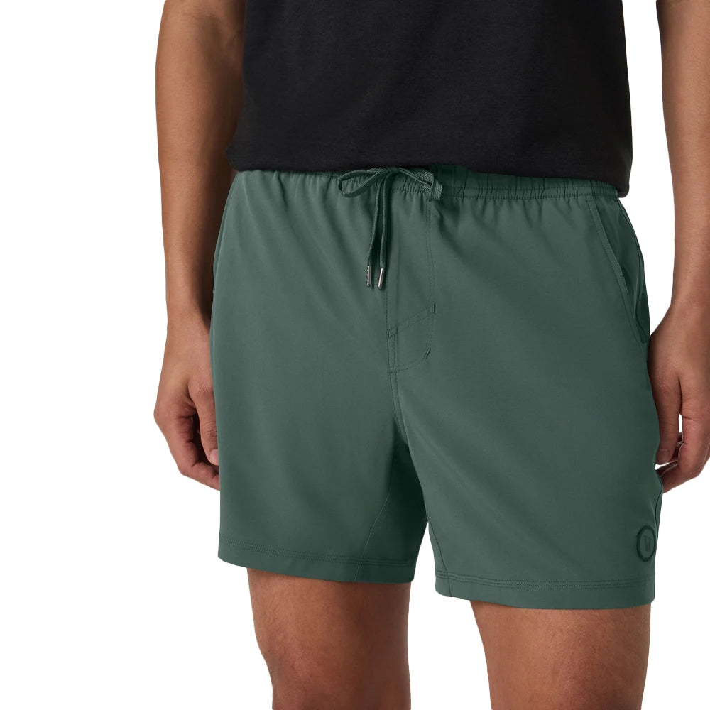 Vuori M-Kore 5In Lined Short in Green Color