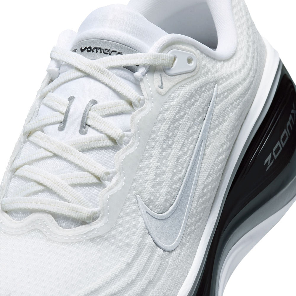 Nike M Vomero Plus Running Shoes in White Color