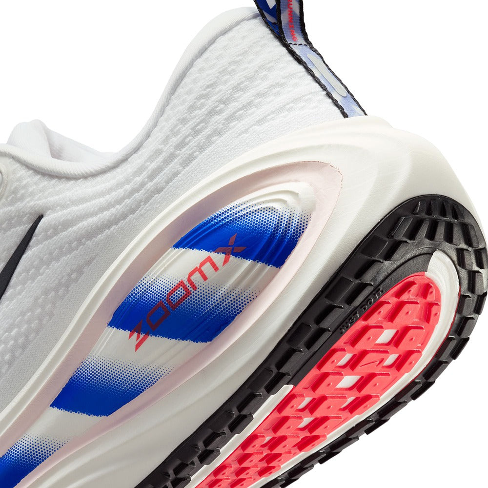 Nike M Vomero Plus Running Shoes in White Color