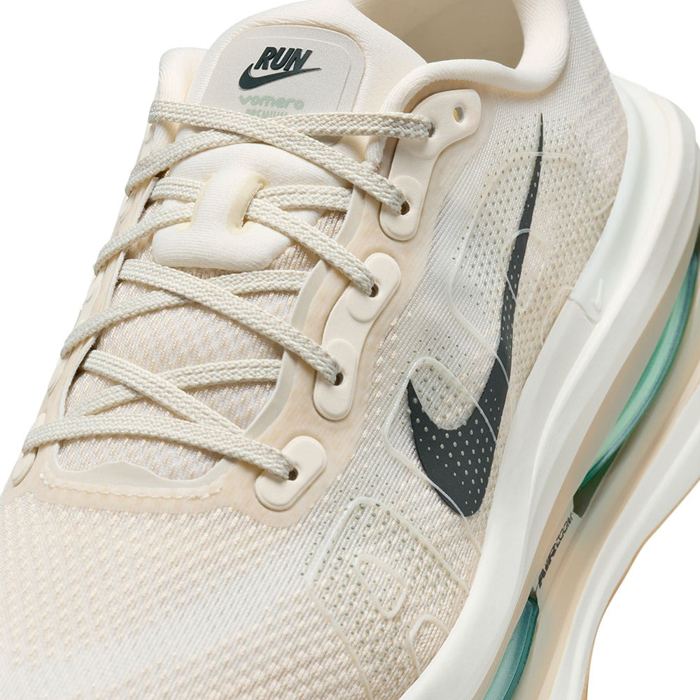 Nike M Vomero Premium Running Shoes in White Color