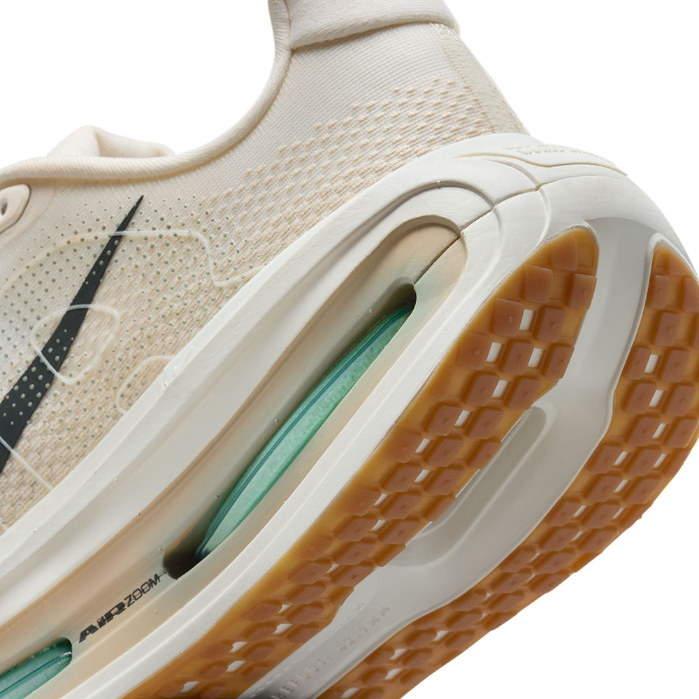 Nike M Vomero Premium Running Shoes in White Color