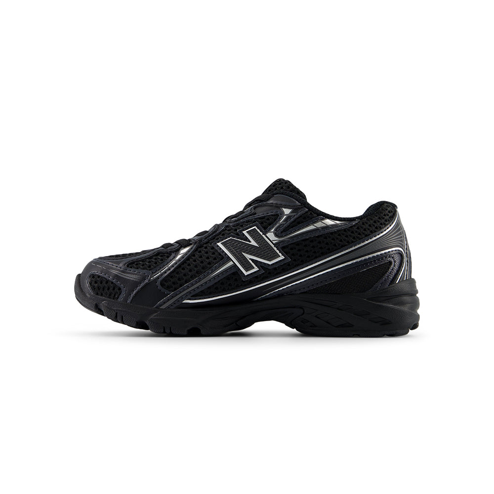 New Balance 740 Bungee Sneakers in Black Color