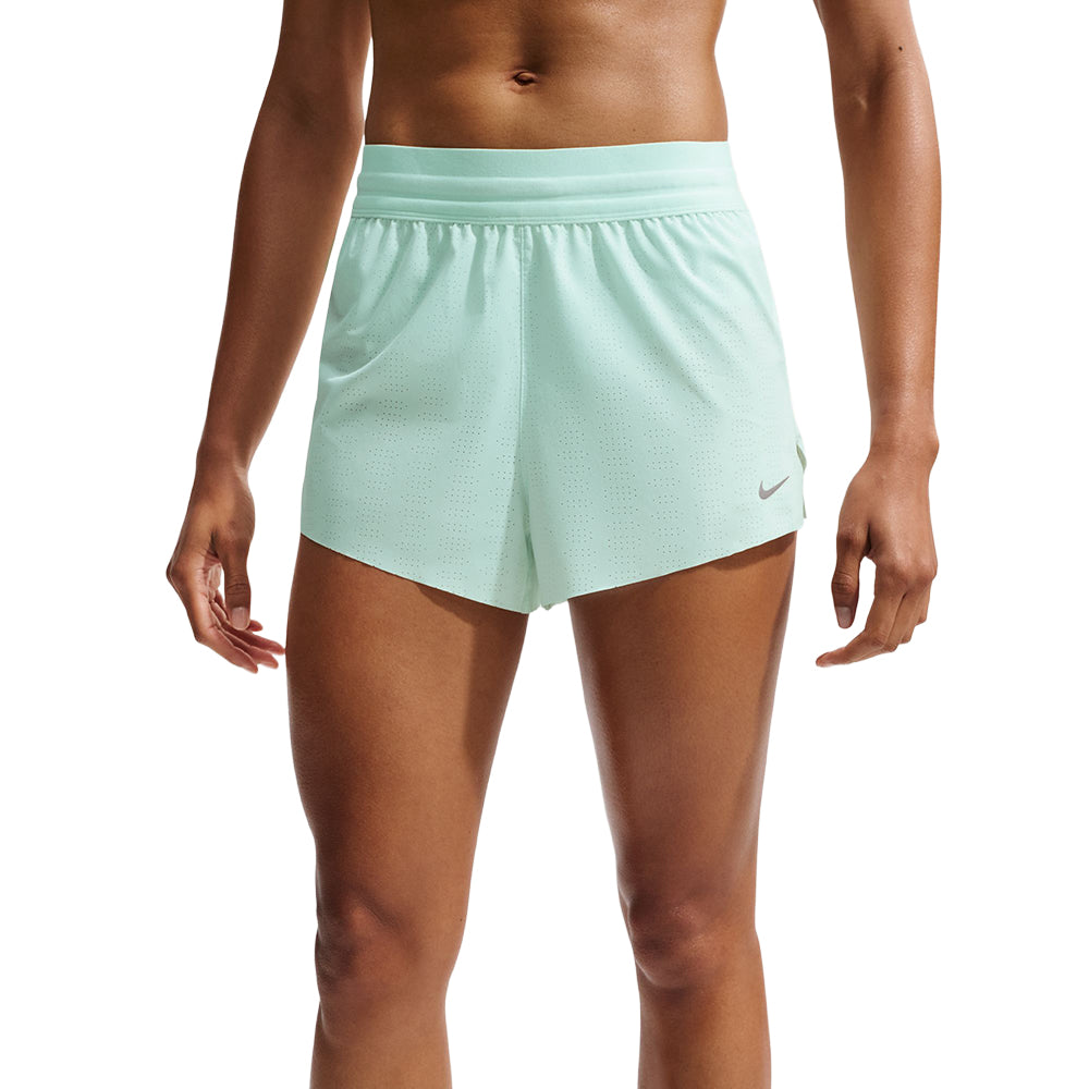 Nike W Swift Breathe Mr 2.5In Shorts in Green Color
