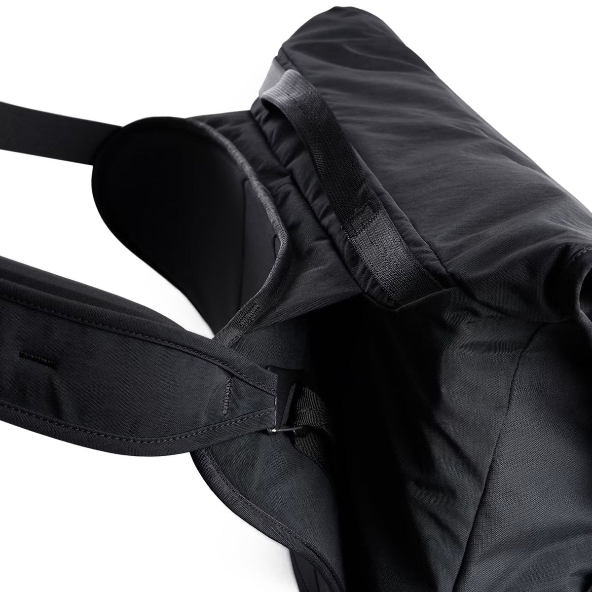 VENTURE MESSENGER 22L | BLACK