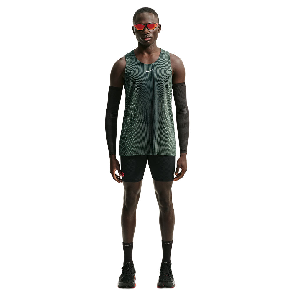M AEROFIT STRIDE TANK TO | 011 BLACK/