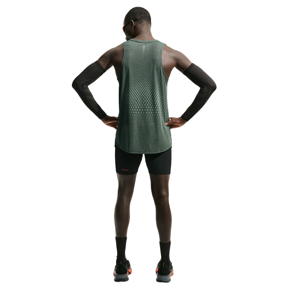 M AEROFIT STRIDE TANK TO | 011 BLACK/