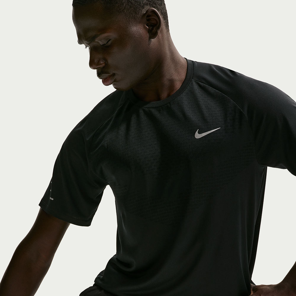 Nike M Stride Df Adv short sleeve Tops in Black Color