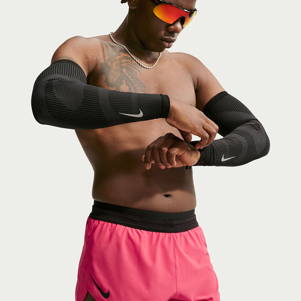Nike M Aeroswift Df Adv 2In B Shorts in Red Color