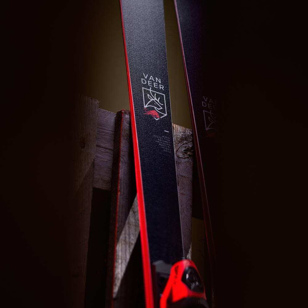 Van Deer-Red Bull Sports Kids Gs-Kids W/R21 Pro+Spx 11 Skis in Black Color