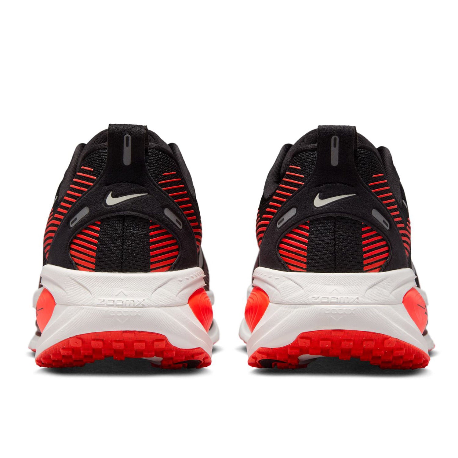 Nike Mens Vomero 18 Running Shoes in Black Color