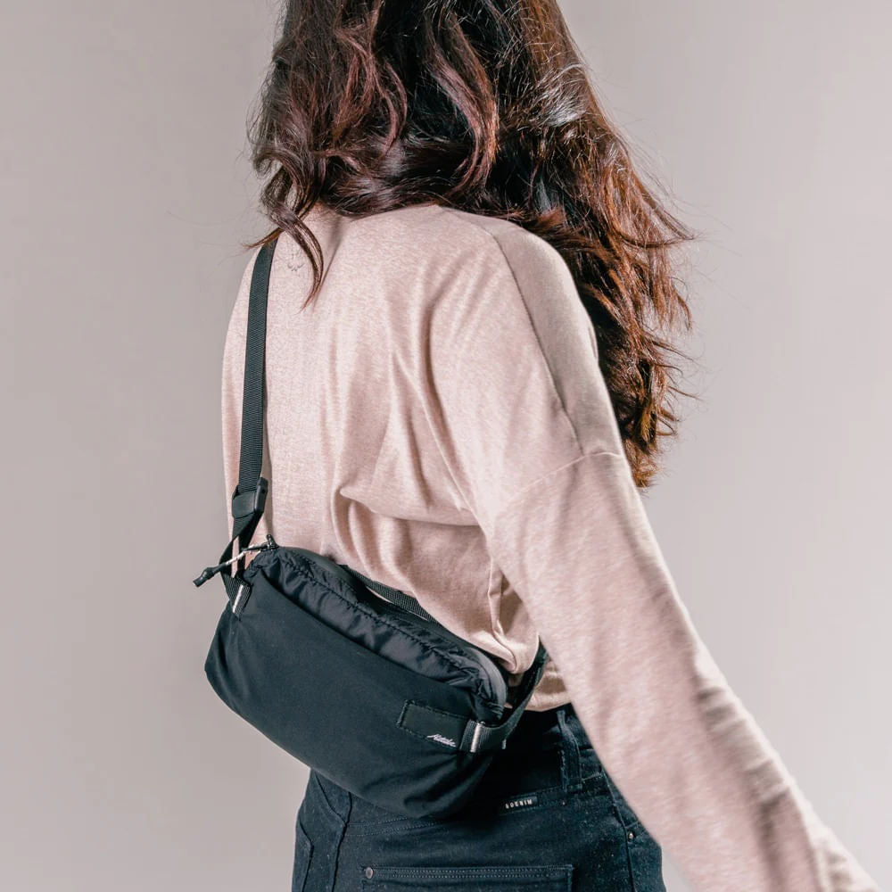 REFRACTION PACK SLING | BLACK