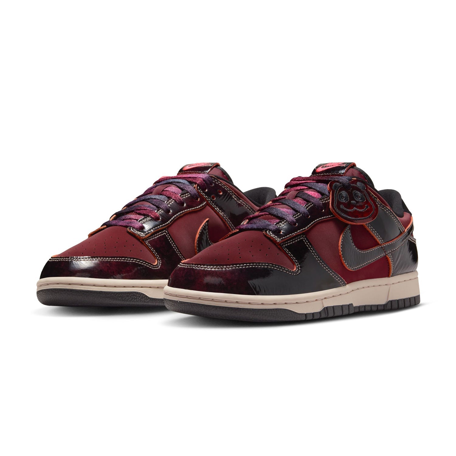 Nike Mens Nike Dunk Low retro SE Sneakers in Red Color