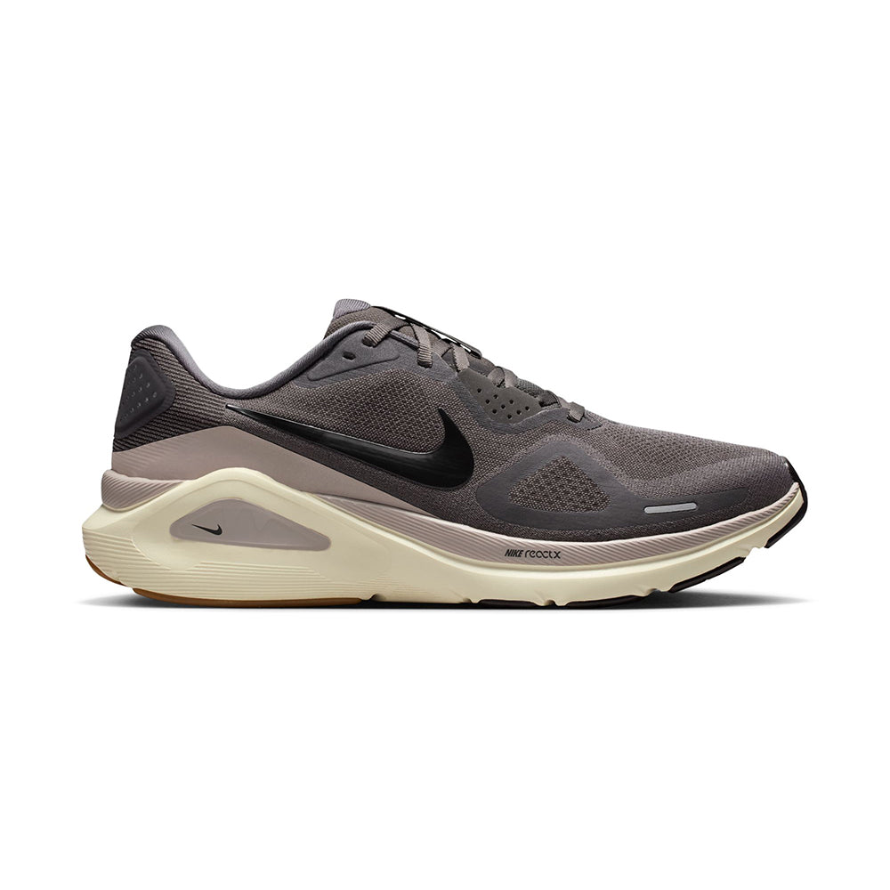 Nike Mens Structure 26 Running Shoes in Black Color