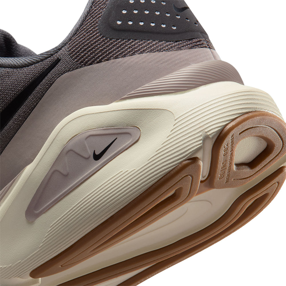Nike Mens Structure 26 Running Shoes in Black Color