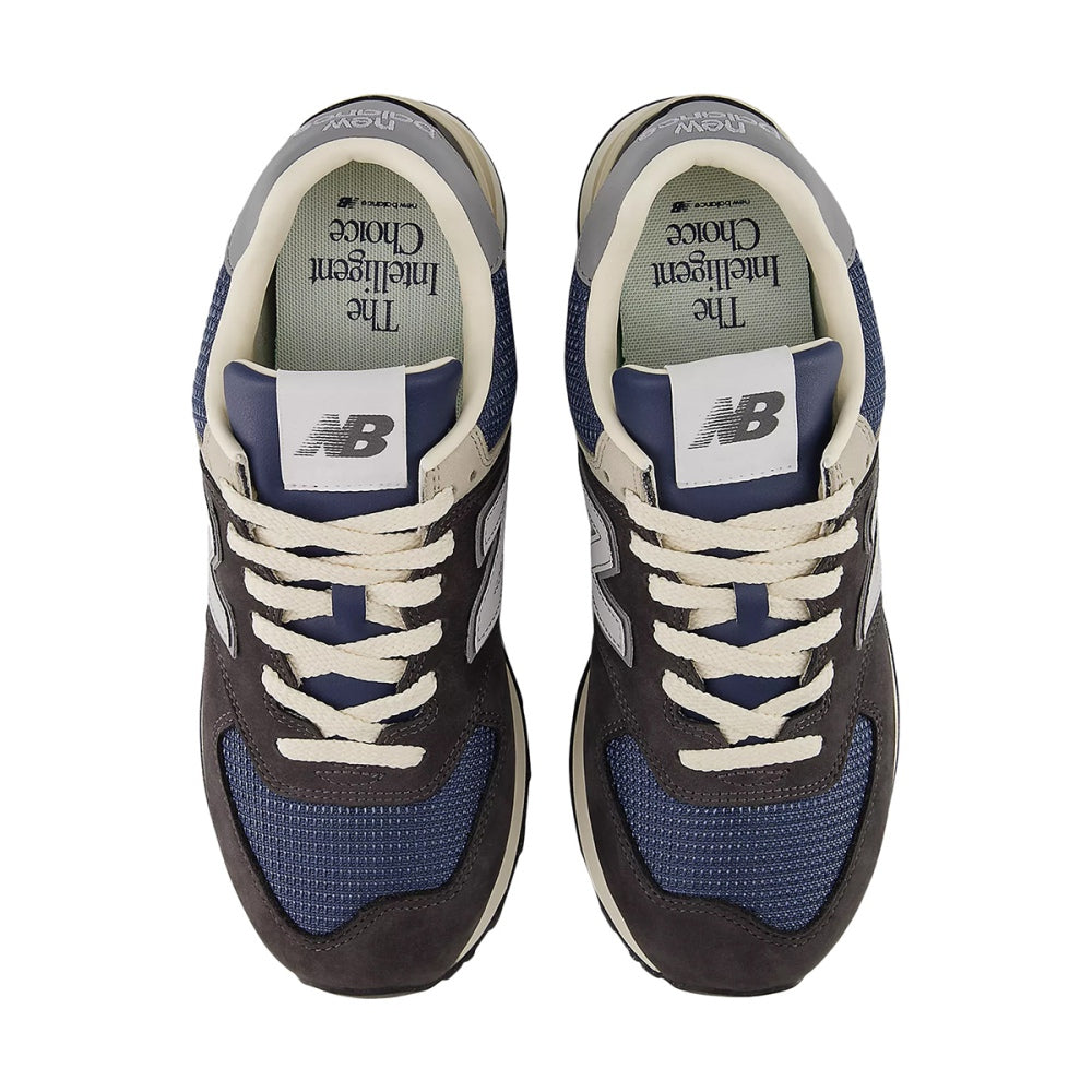 New Balance Unisex 574 Sneakers in Black Color