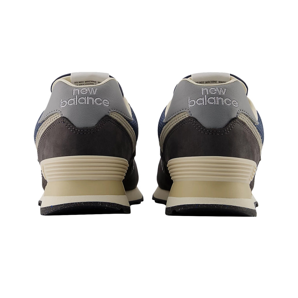 New Balance Unisex 574 Sneakers in Black Color