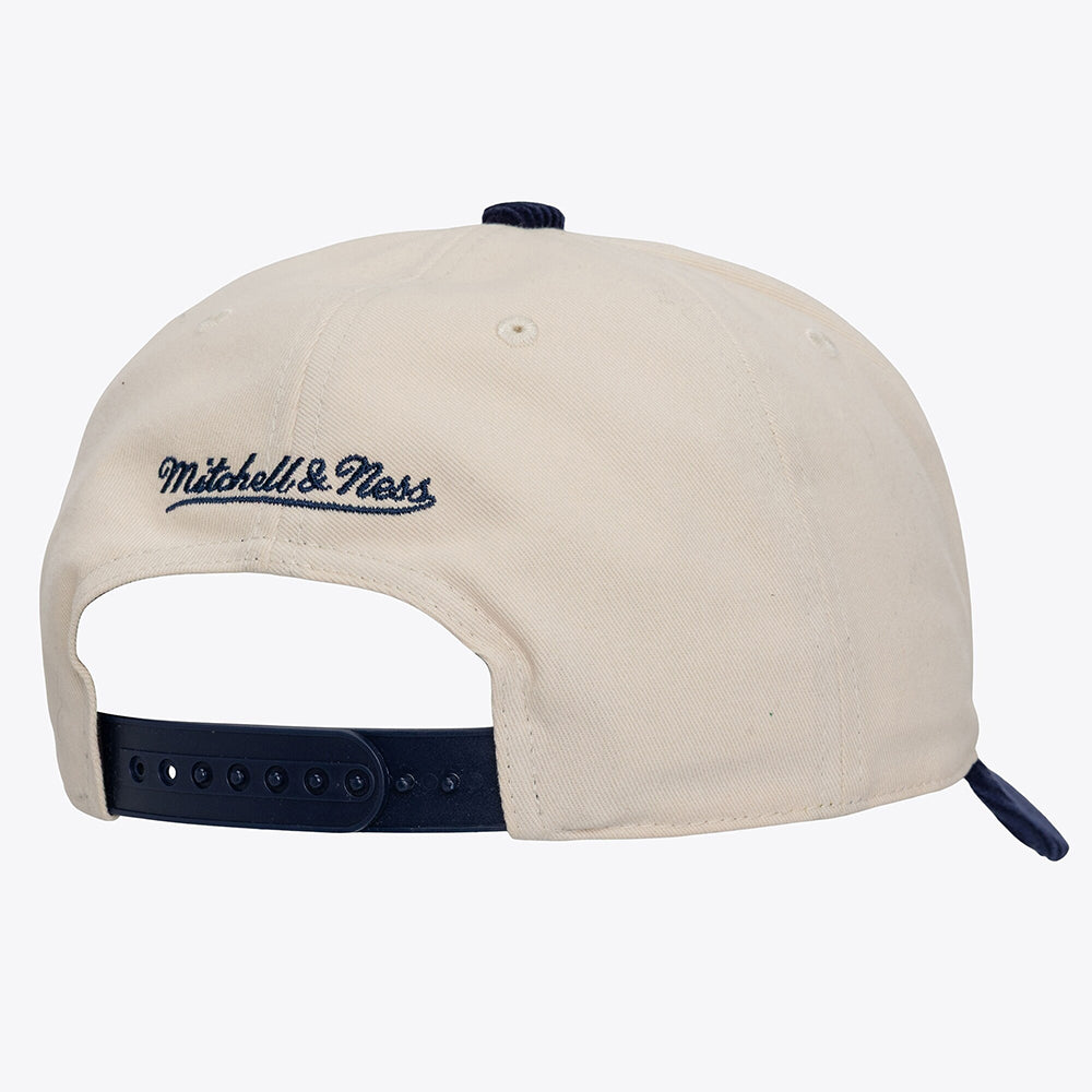 Mitchell And Ness Unisex new york yankees Fall Cord Pro Snpbk Fan Apparel in White Color