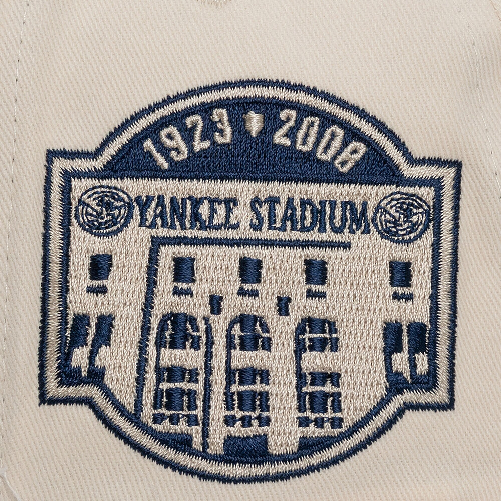 Mitchell And Ness Unisex new york yankees Fall Cord Pro Snpbk Fan Apparel in White Color