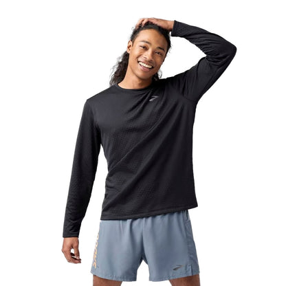 Brooks Mens Notch Thermal Long Sleev Tops in Black Color