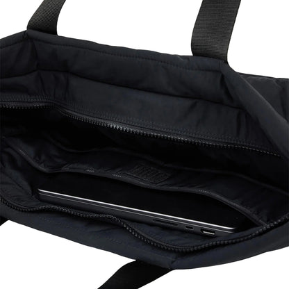 Vuori Unisex All Around Tote Running Accessories in Black Color