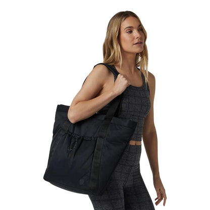 Vuori Unisex All Around Tote Running Accessories in Black Color