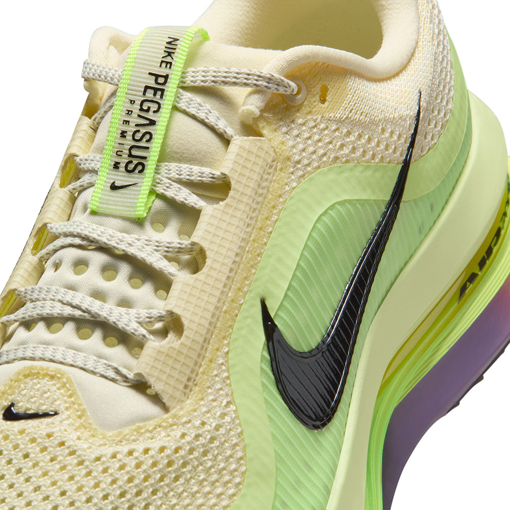 Nike Mens Pegasus Premium Running Shoes in White Color