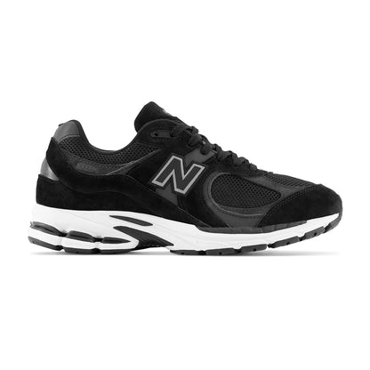 New Balance Mens 2002R Sneakers in Black Color