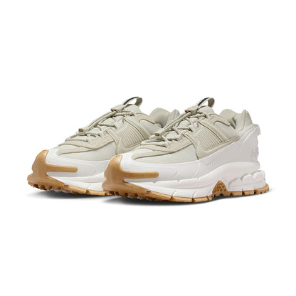 Nike Womens Nike Zoom Vomero Roam Sneakers in White Color