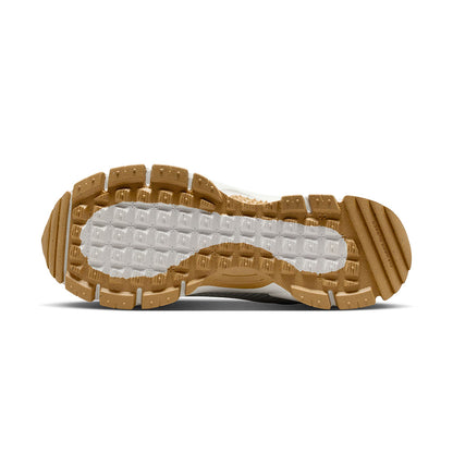 Nike Womens Nike Zoom Vomero Roam Sneakers in White Color