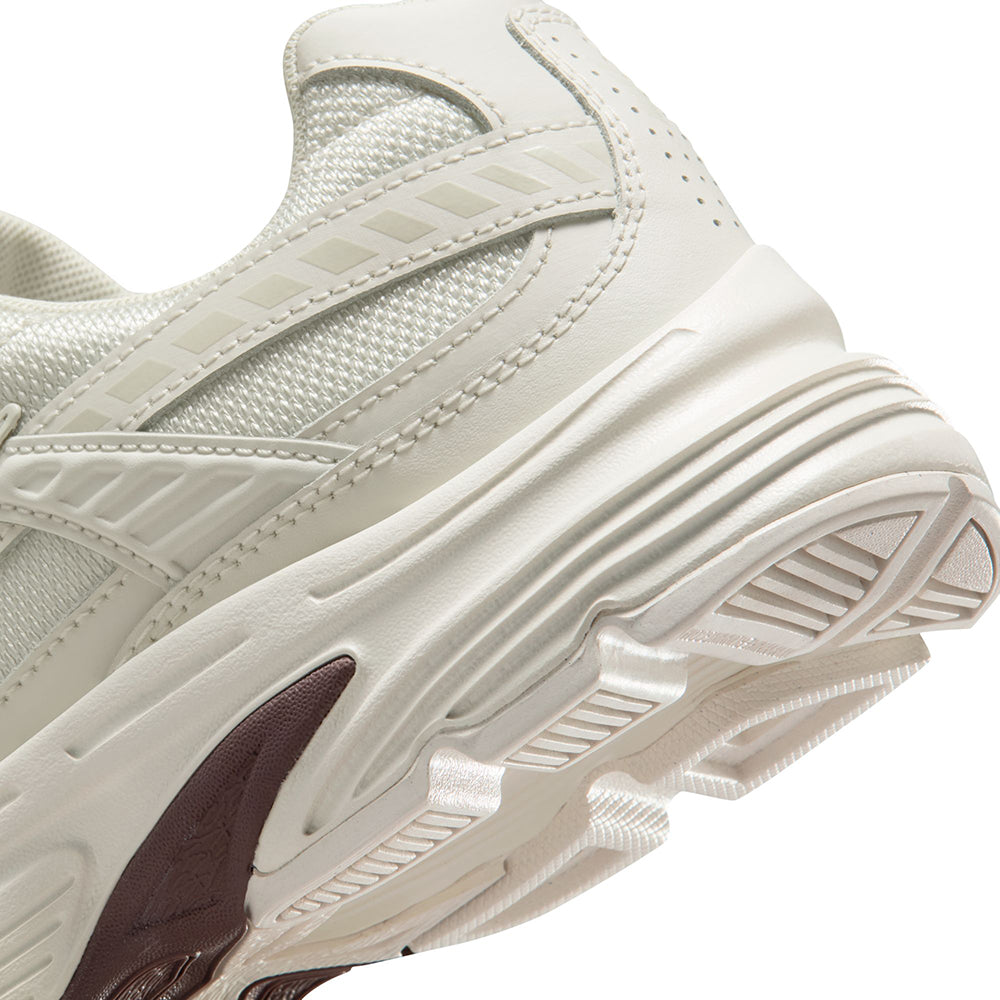 Nike Initiator Tennis Shoes in White Color