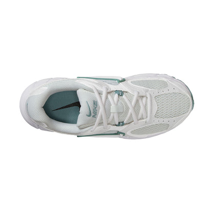 Nike V5 Rnr Sneakers in White Color