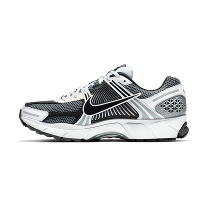 Nike Zoom Vomero 5 SE Sp Sneakers in Blue Color