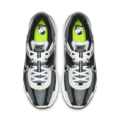 Nike Zoom Vomero 5 SE Sp Sneakers in Blue Color