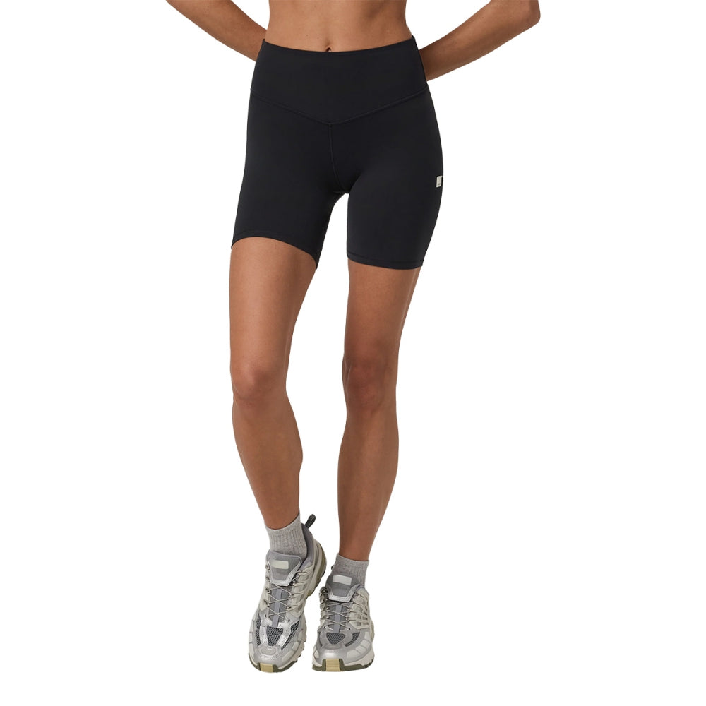 Vuori Alltheform Short in Black Color