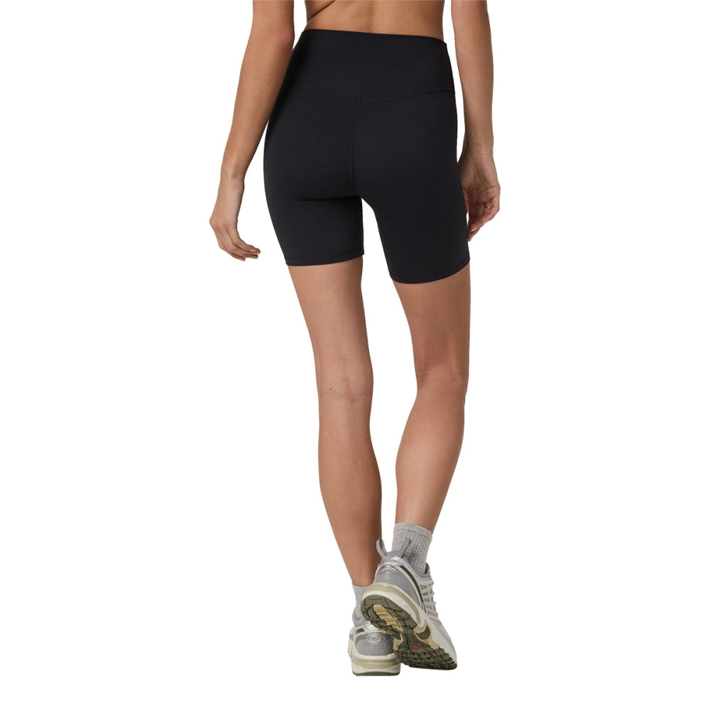 Vuori Alltheform Short in Black Color