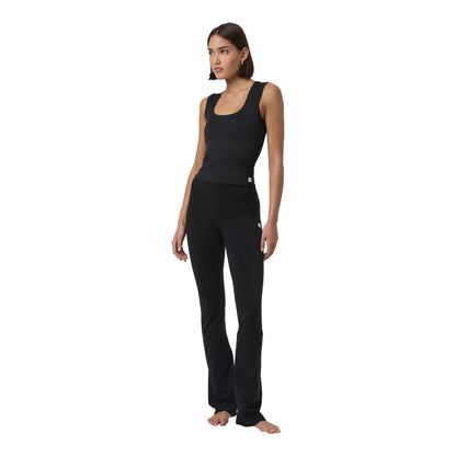 Vuori Allthefeels Slim Flare Tights in Black Color