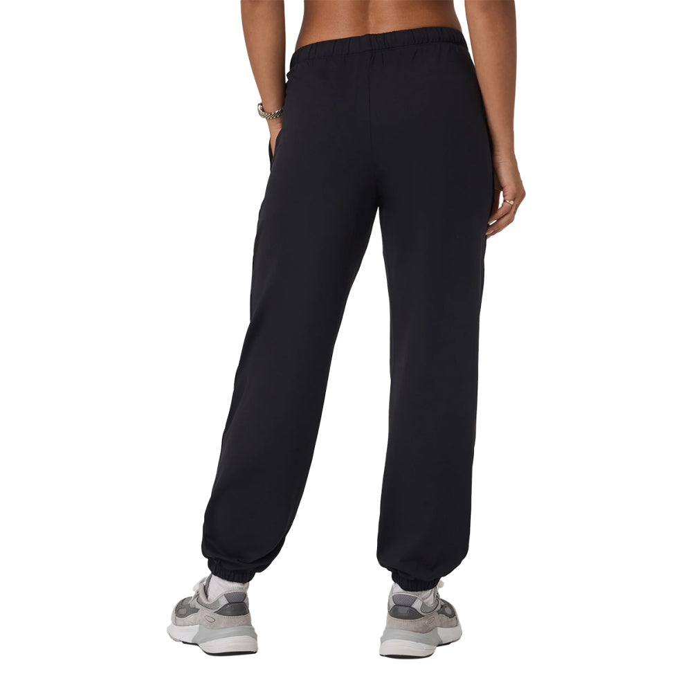 Vuori Halo Modern Sweatpant Pants in Black Color