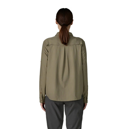 Patagonia Ws L/S Self Guided Sun S Tops in Green Color