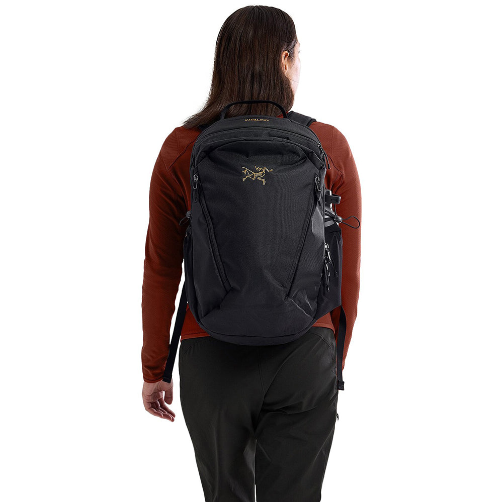 Arc'Teryx Mantis 16 Backpack | BLACK – Paragon Sports