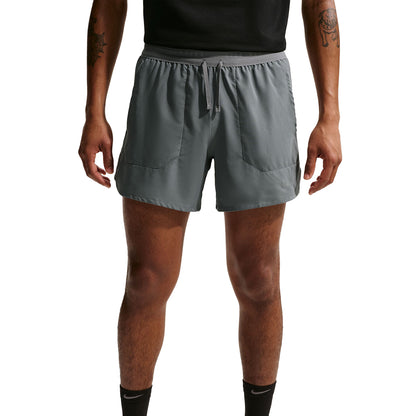 Nike M Df Stride 5In Bf Short in Grey Color