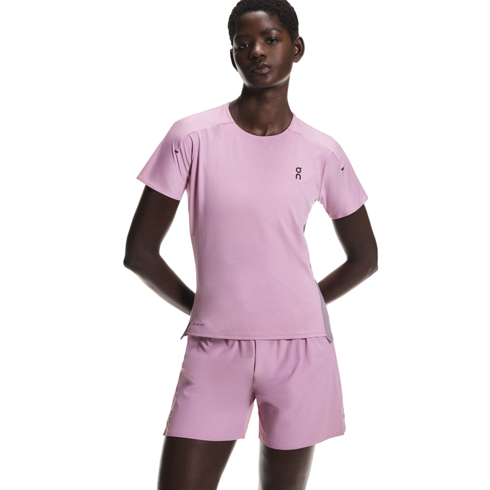 On W Performance-T Tops in Blue Color
