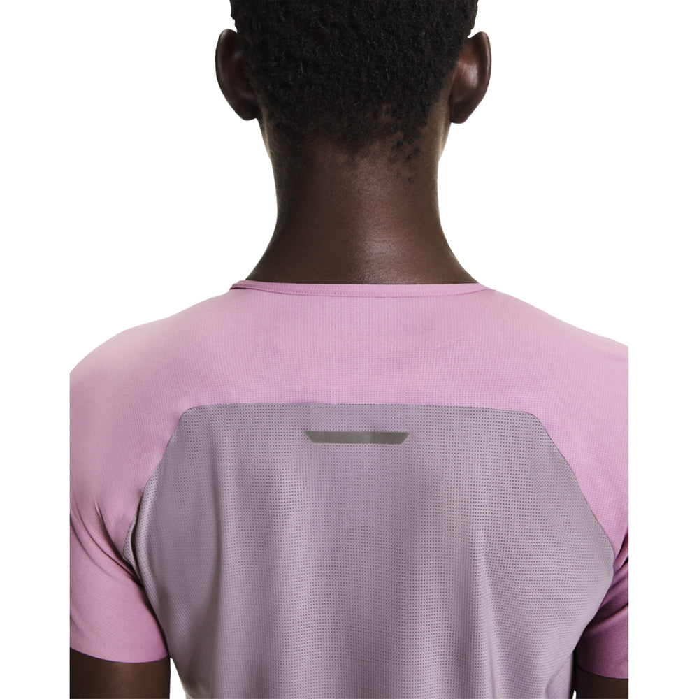 On W Performance-T Tops in Blue Color