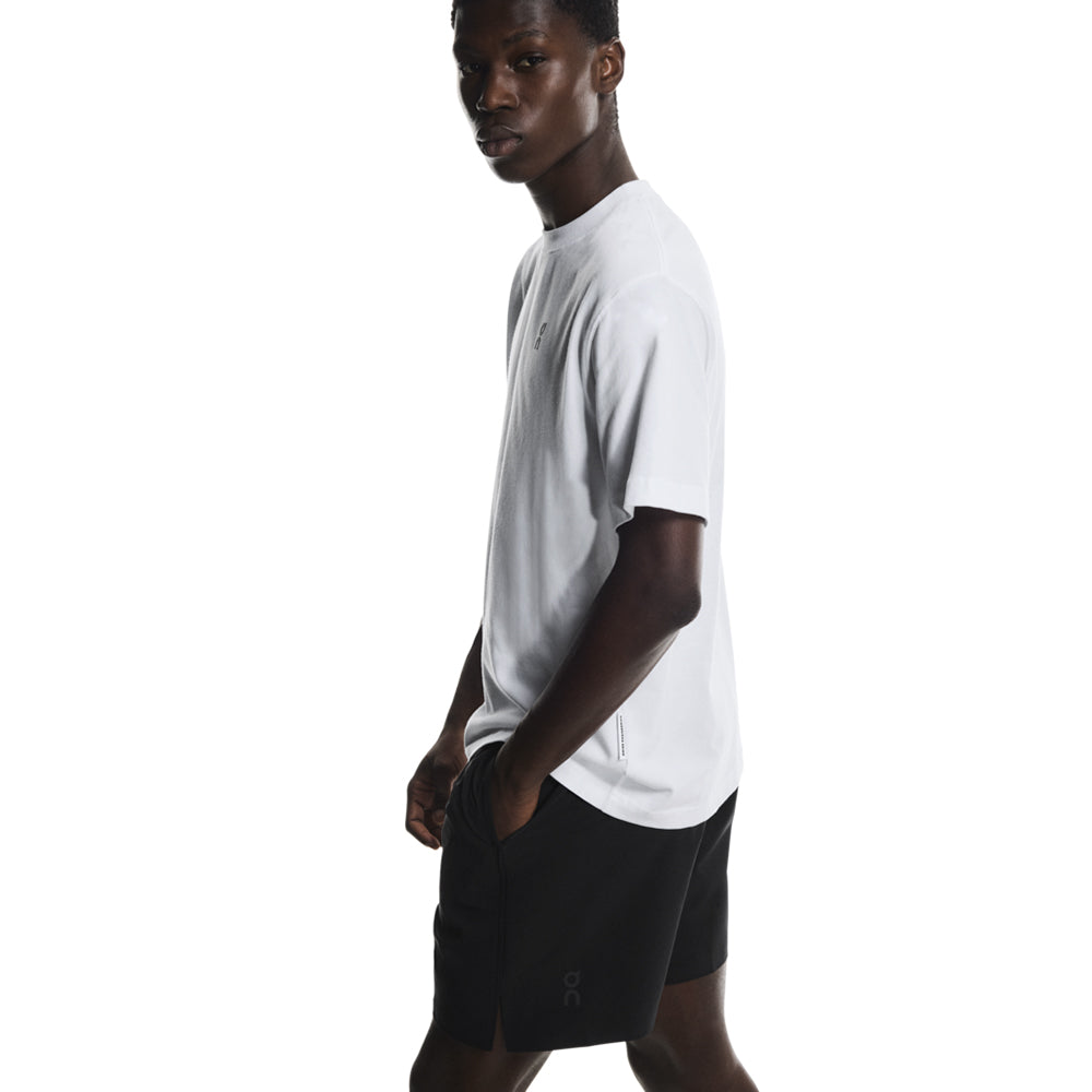 On Focus Shorts in Black Color
