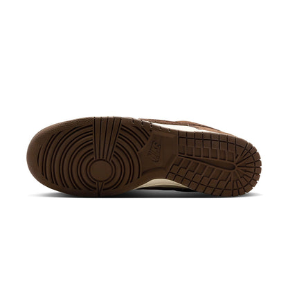 Nike Dunk Low retro SE Sneakers in Brown Color