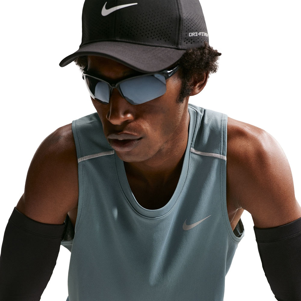 Nike M Miler Df Run Tank Top in Green Color