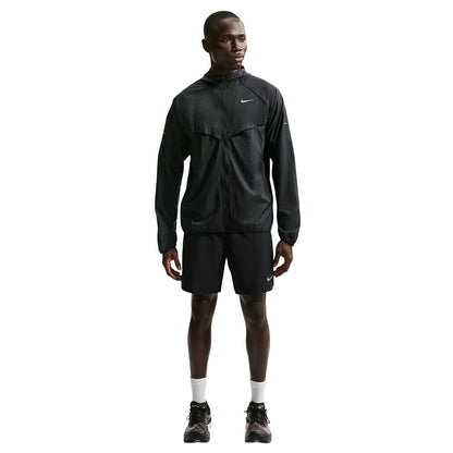 Nike M Stride Rpl UV Run Jckt Running Jackets in Black Color