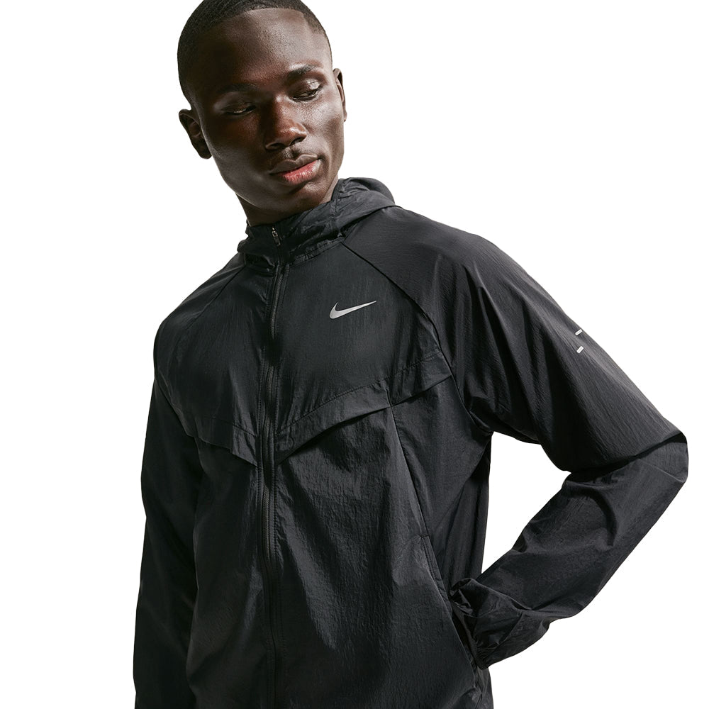 Nike M Stride Rpl UV Run Jckt Running Jackets in Black Color